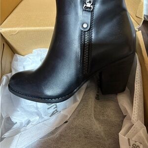 Elegant Black Heeled Boots